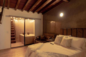 202 Romantic loft with jacuzzi